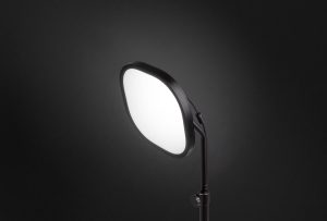 Elgato Key Light Air בעמדת עבודה
